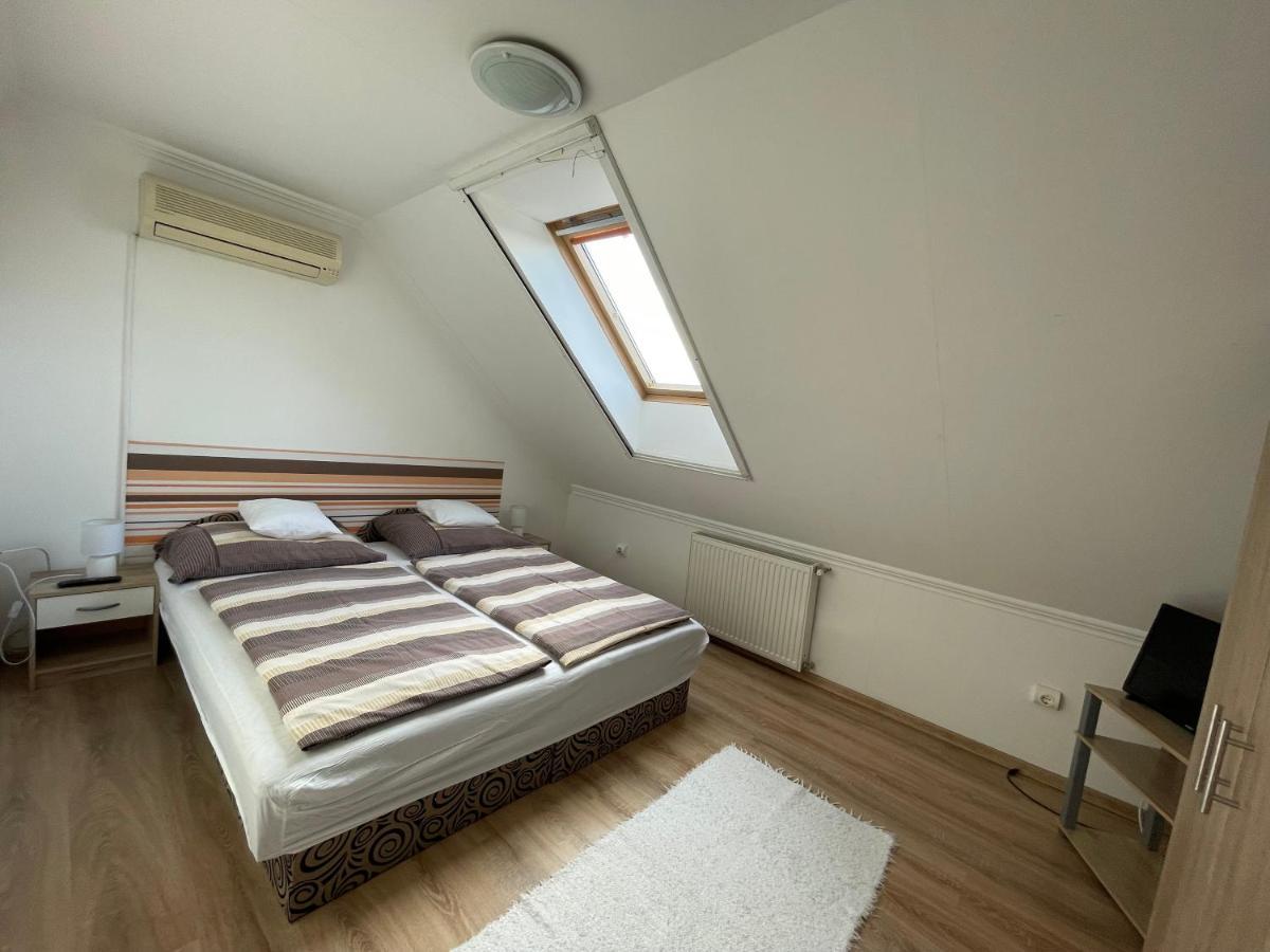 Hellasz Apartman Gyula Eksteriør billede