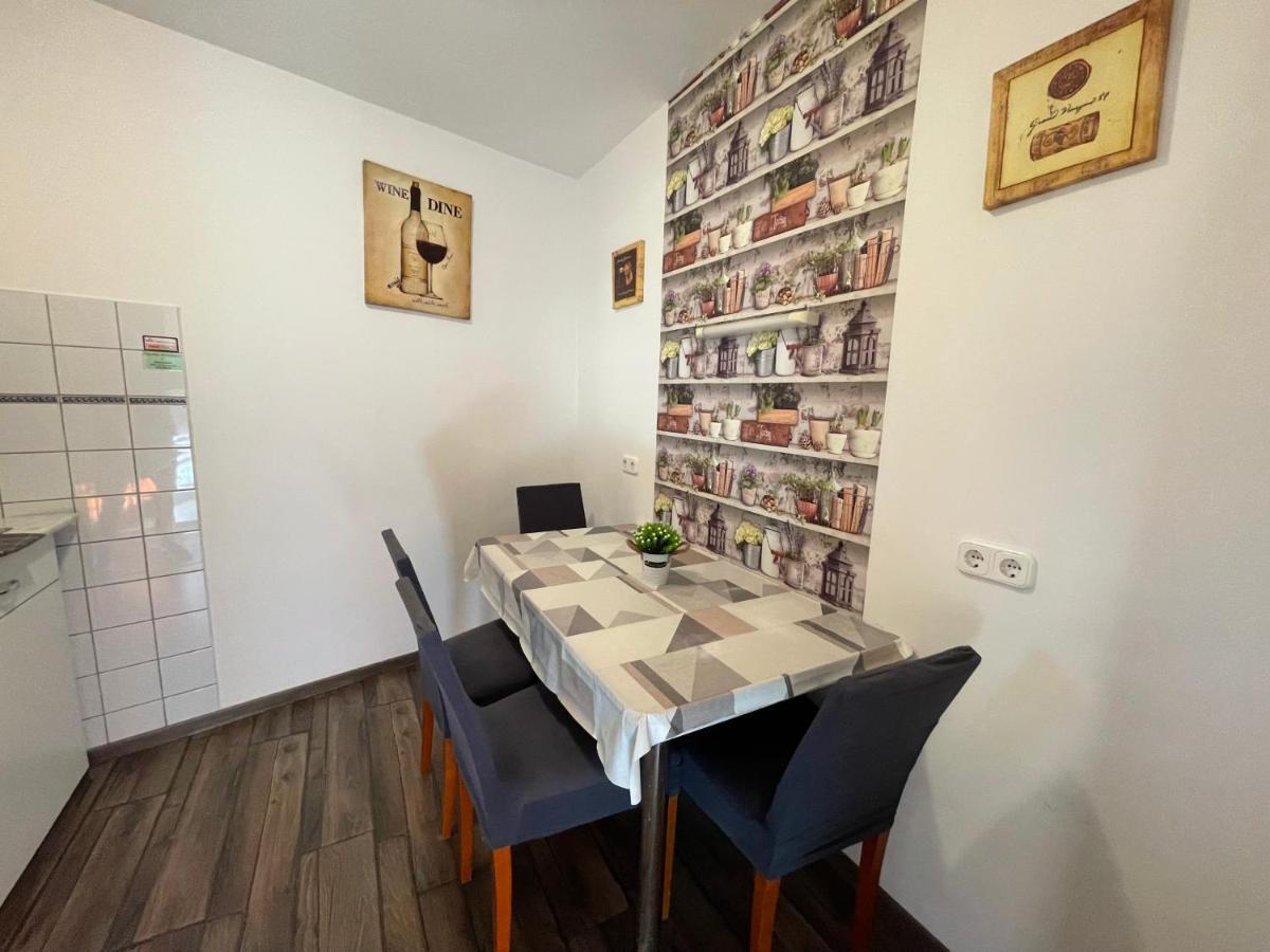 Hellasz Apartman Gyula Eksteriør billede