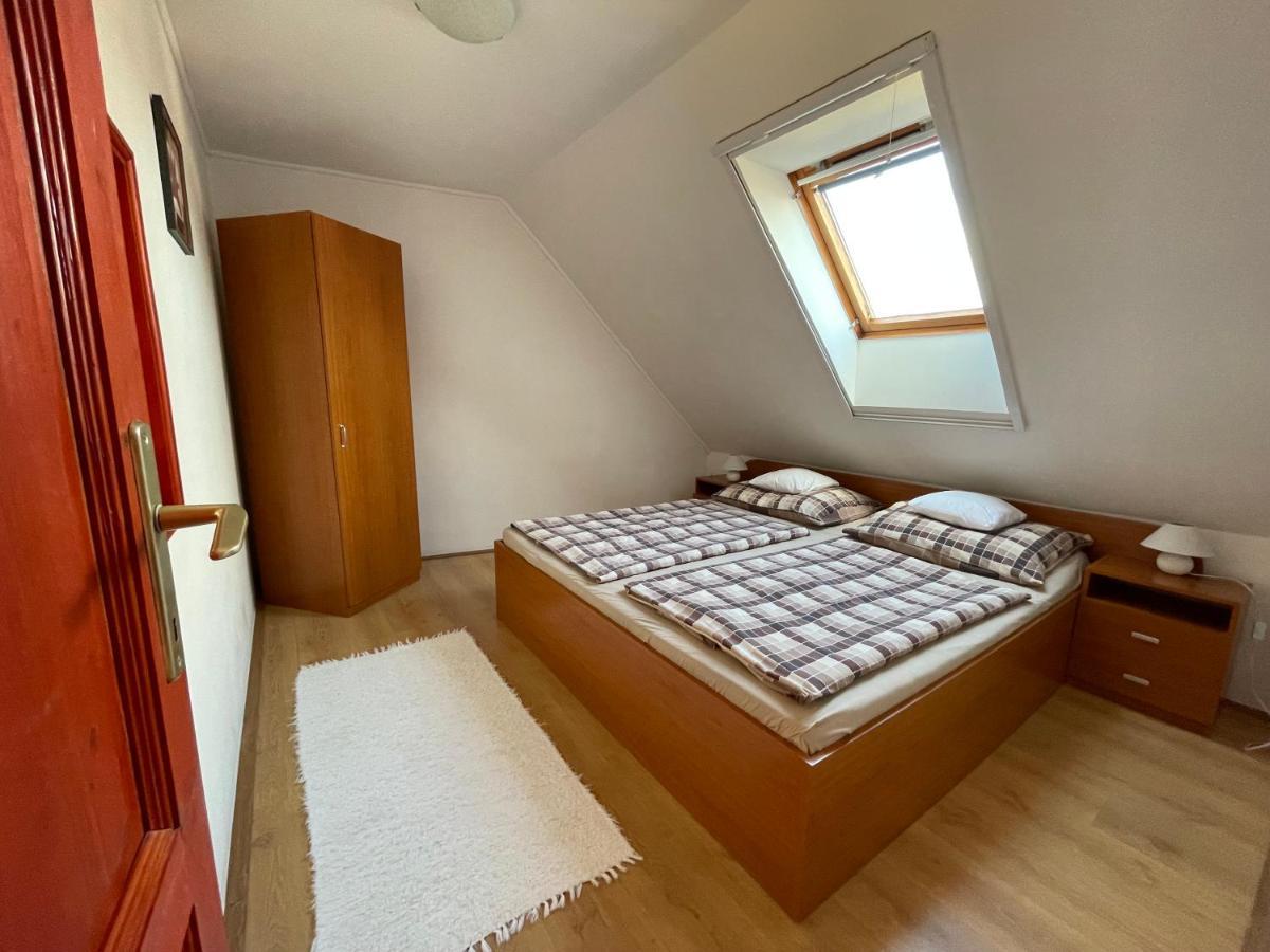 Hellasz Apartman Gyula Eksteriør billede