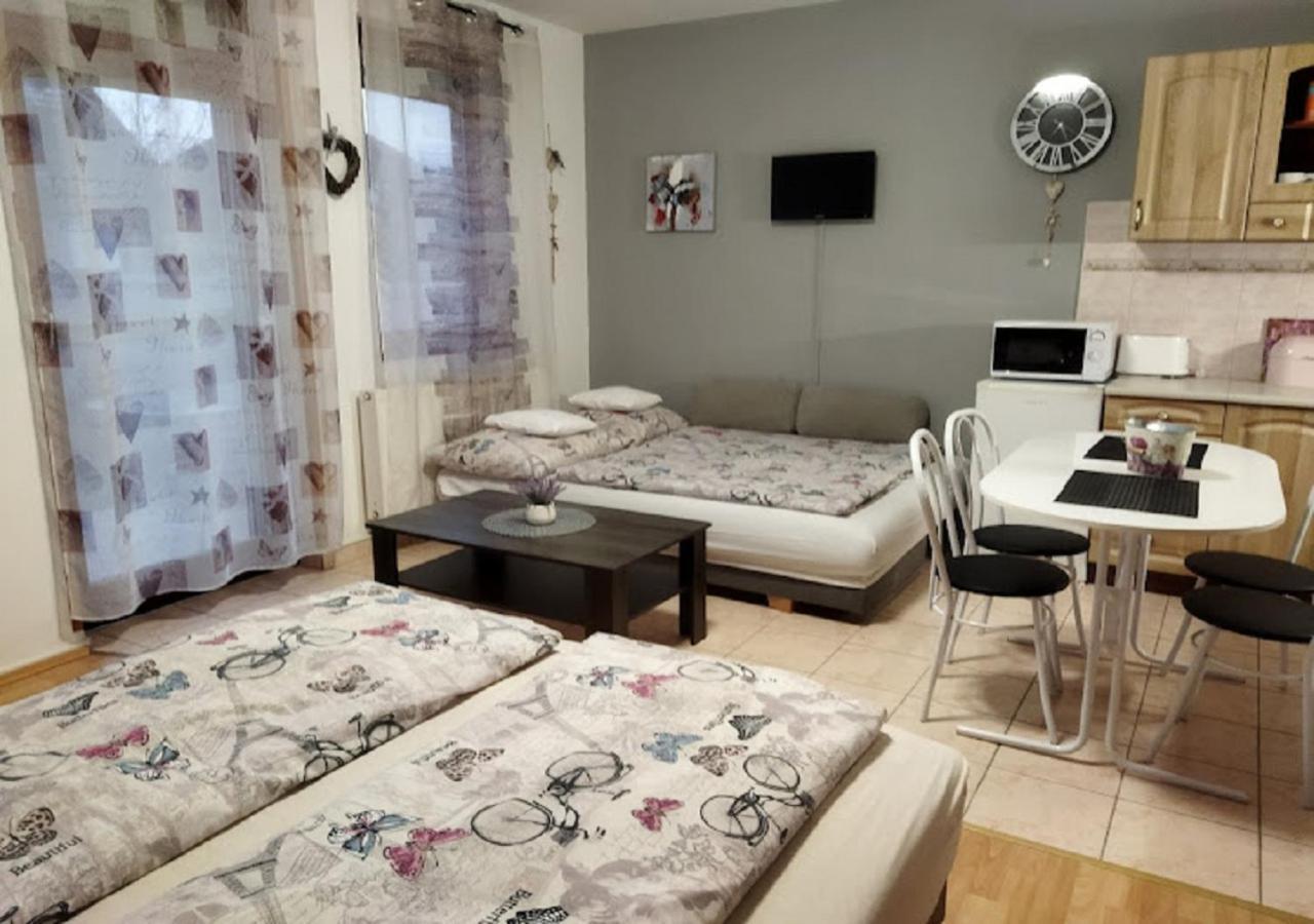 Hellasz Apartman Gyula Eksteriør billede
