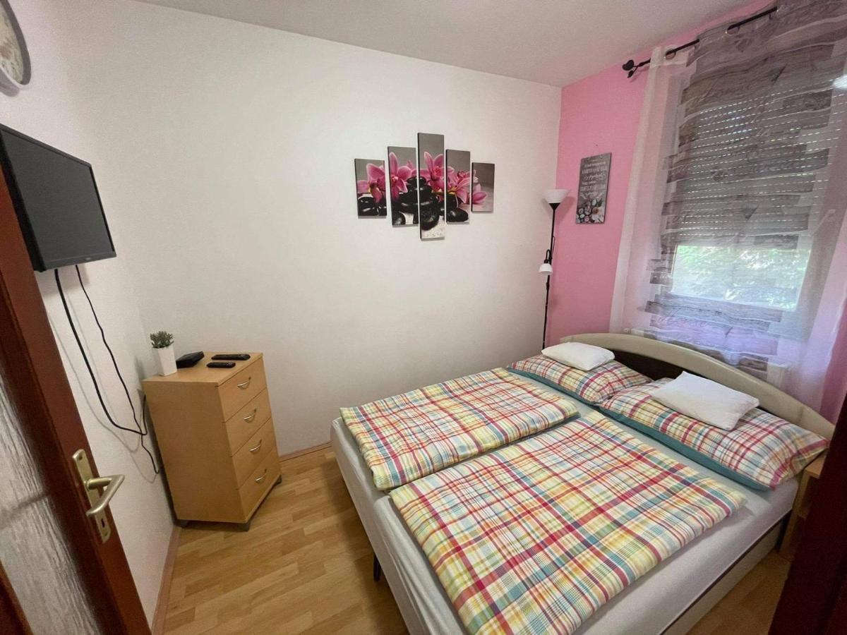 Hellasz Apartman Gyula Eksteriør billede